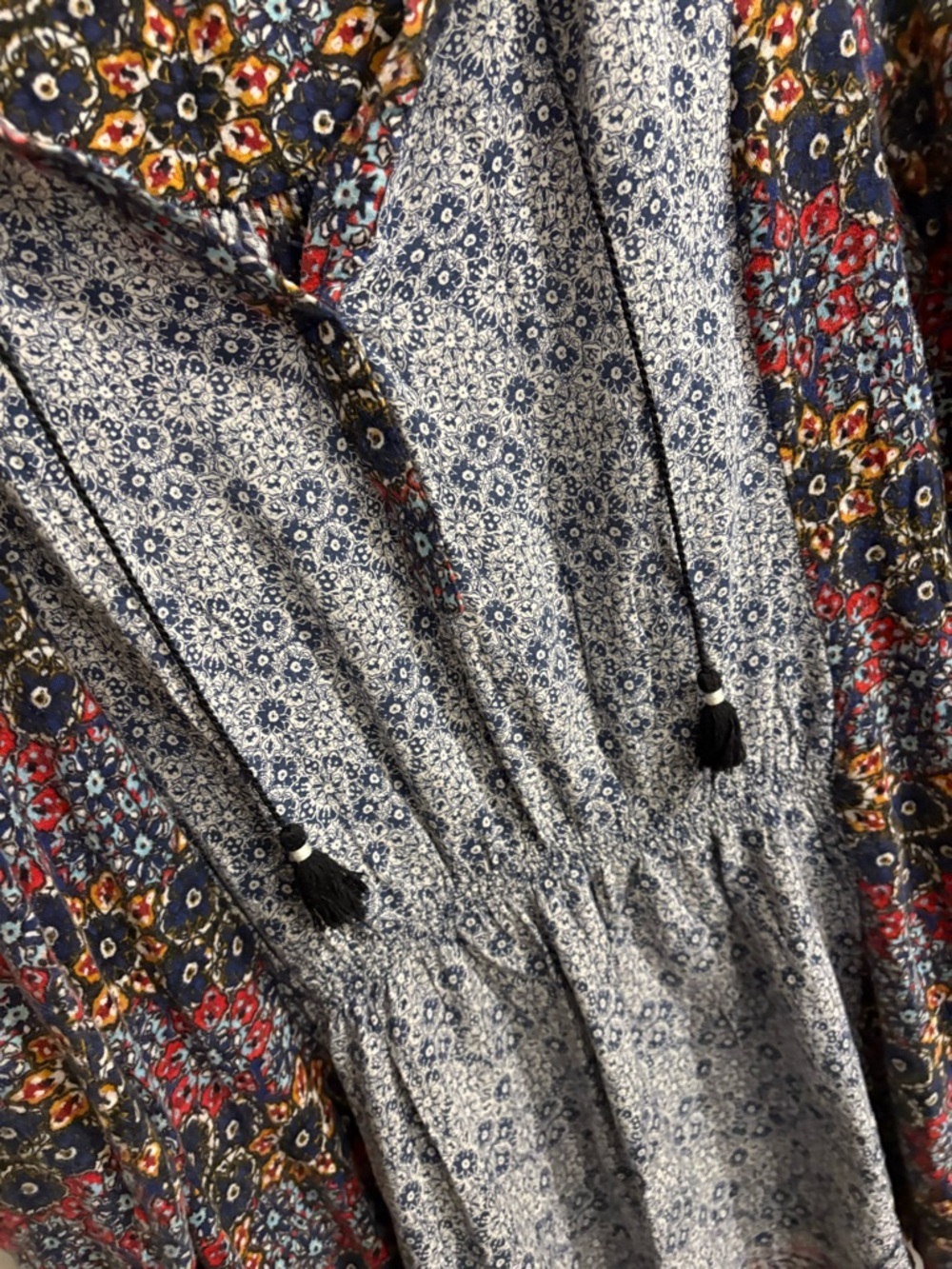 Akemi & Kin Flowy Floral Peasant Tunic Blouse in Navy and Red Size Small - Picture 2 of 5